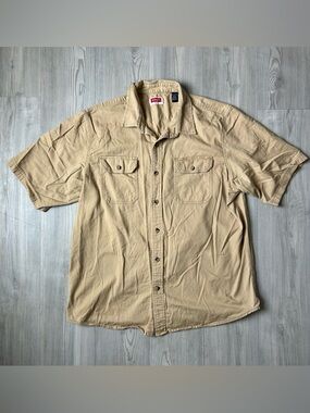 Wrangler Men's Short-Sleeve Button-Up Shirt in Tan